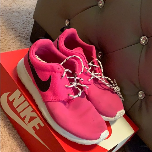 nike roshe run pink